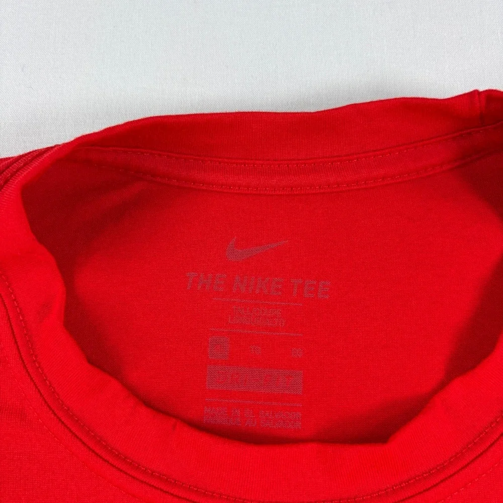 Nike shirt good